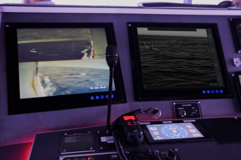 SEA.AI Brain integrated in an MFD with object classification